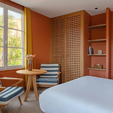 호텔 Les Terrasses Du Bailli 3*