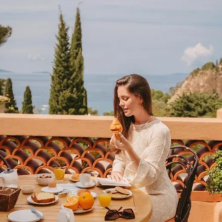 ホテル レス テラス デュ バイリ Le Rayol-Canadel-sur-Mer