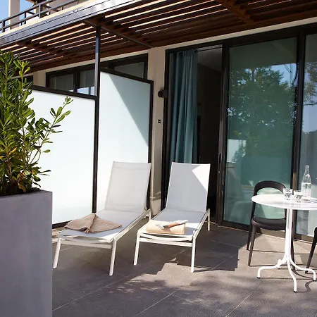 호텔 Les Terrasses Du Bailli 3*