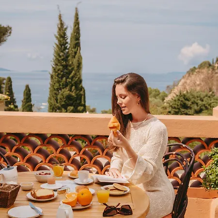 Отель Les Terrasses Du Bailli